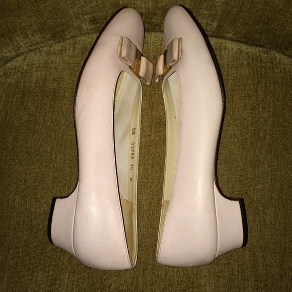 Ballerina styled bow shoes by Ferragamo - Picture 4 of 7